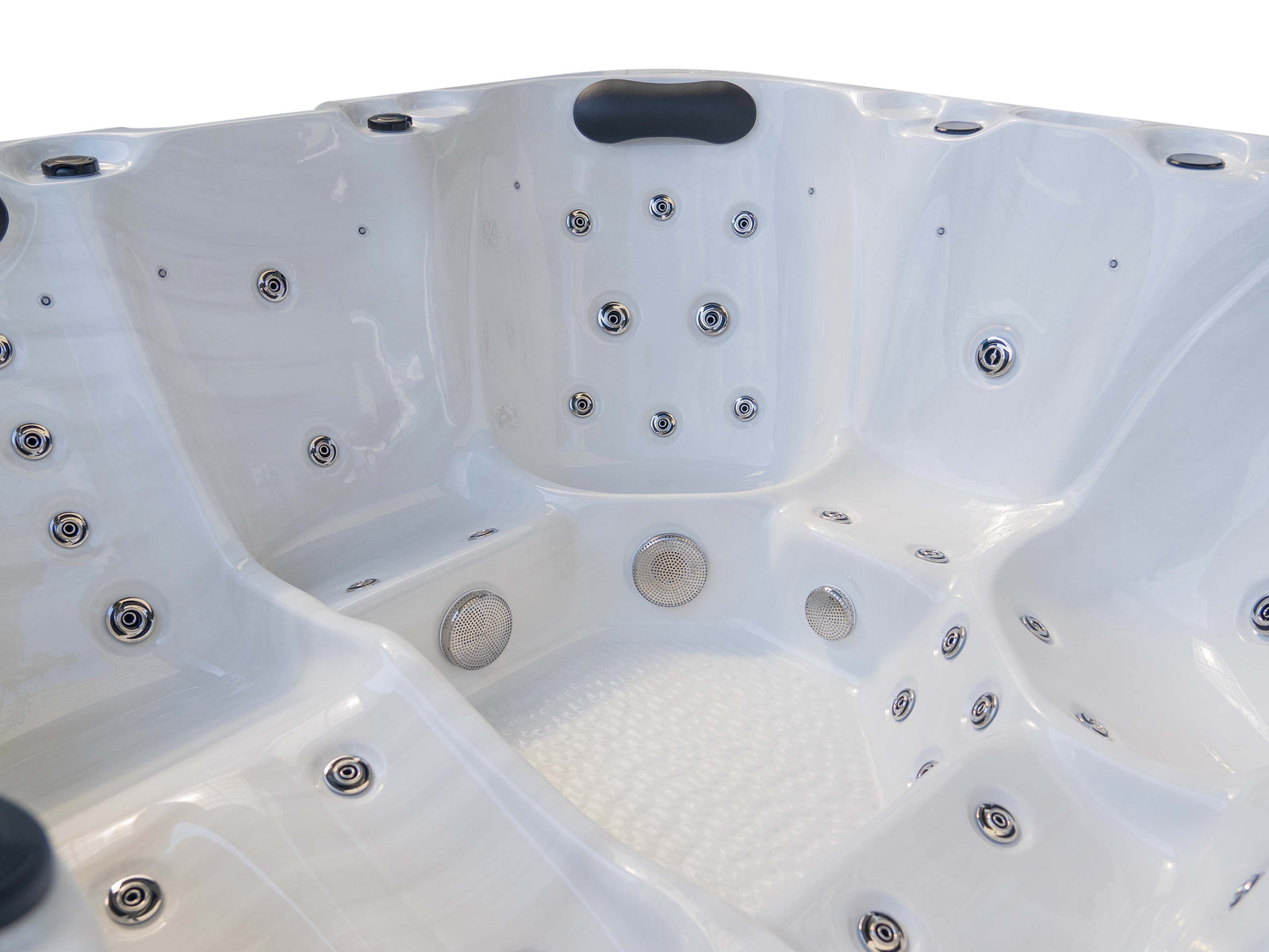 RIVIERA 1 - 6-Person Hot Tub with Bluetooth Audio