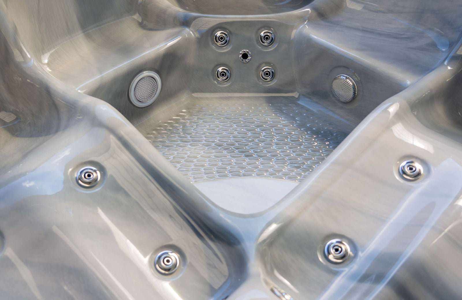 RIVIERA 2 - 5 Person Hot Tub with Bluetooth Audio