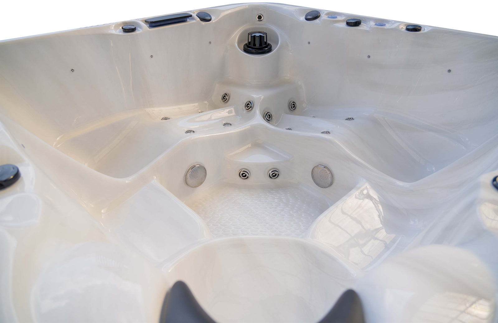 RIVIERA 2 - 5 Person Hot Tub with Bluetooth Audio
