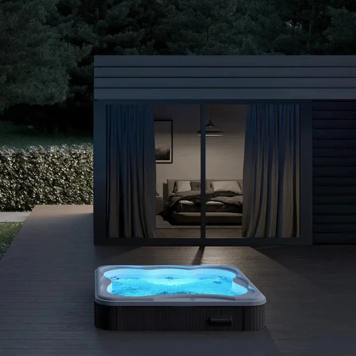 Jacuzzi Lodge+M Holiday Let Hot Tub - Hot Tub Liverpool