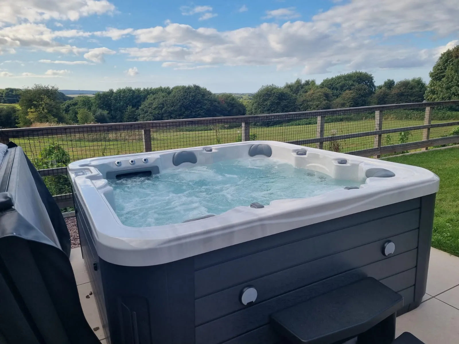 Oasis Outdoor Living Hot Tubs