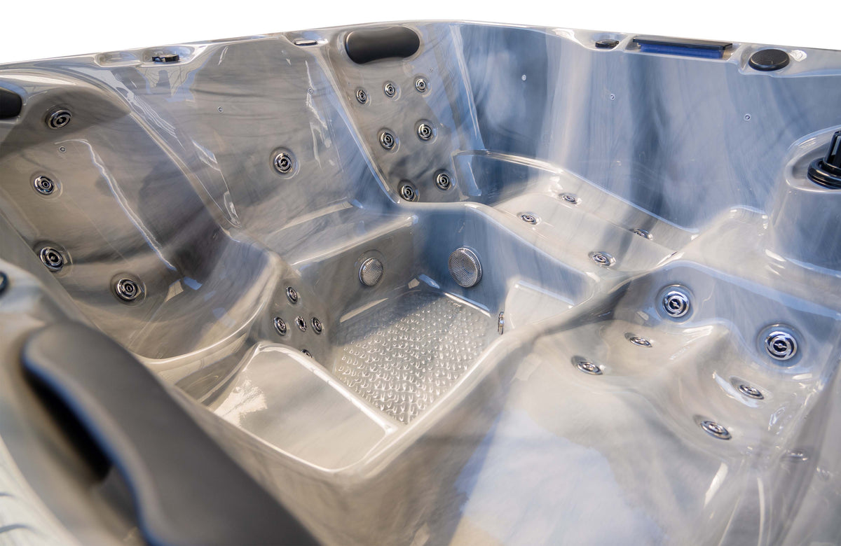 RIVIERA 2 - 5 Person Hot Tub with Bluetooth Audio