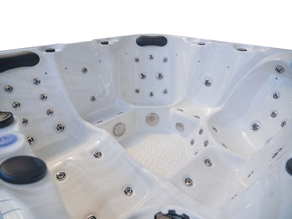 RIVIERA 1 - 6-Person Hot Tub with Bluetooth Audio