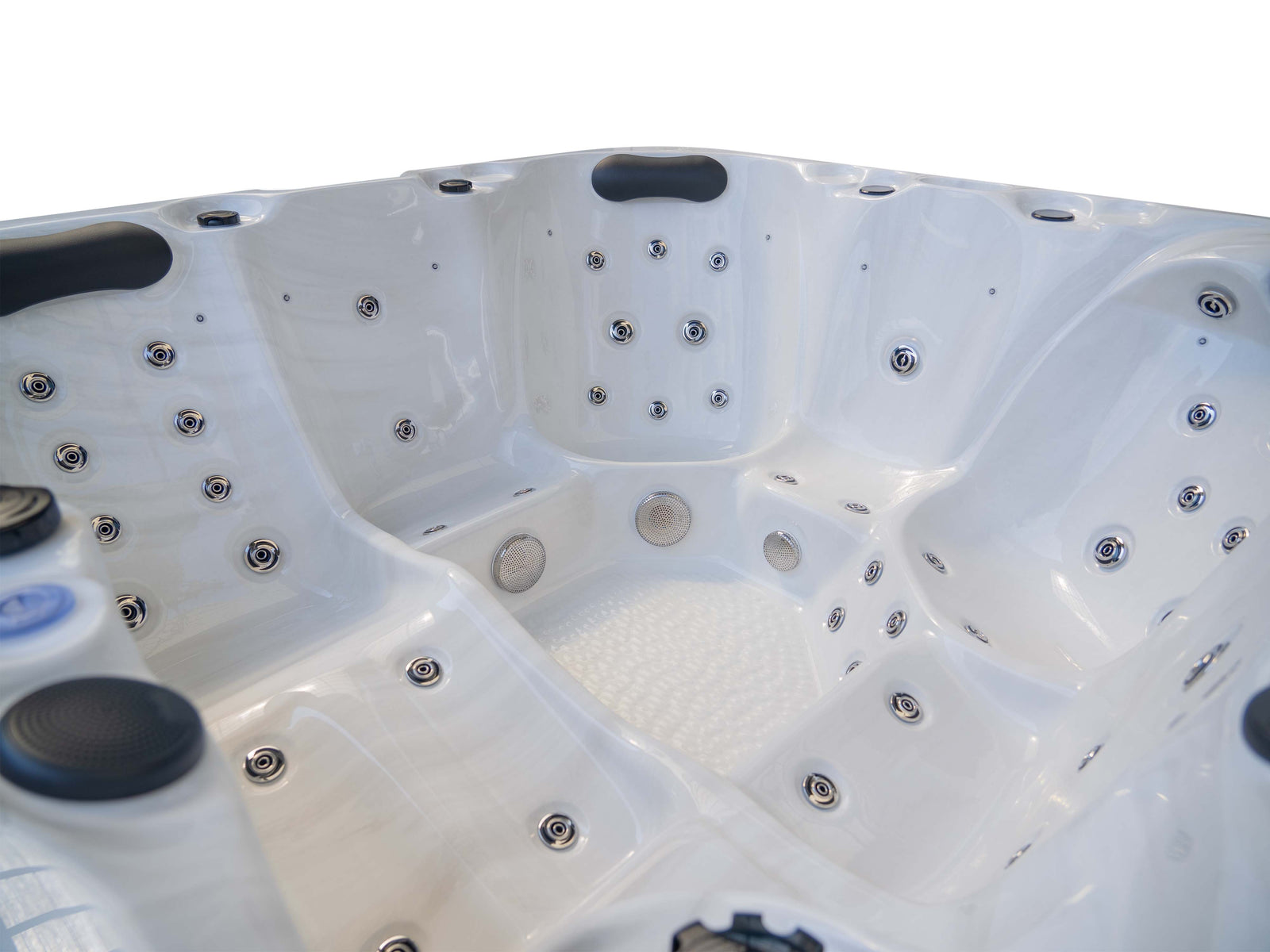 RIVIERA 1 - 6-Person Hot Tub with Bluetooth Audio