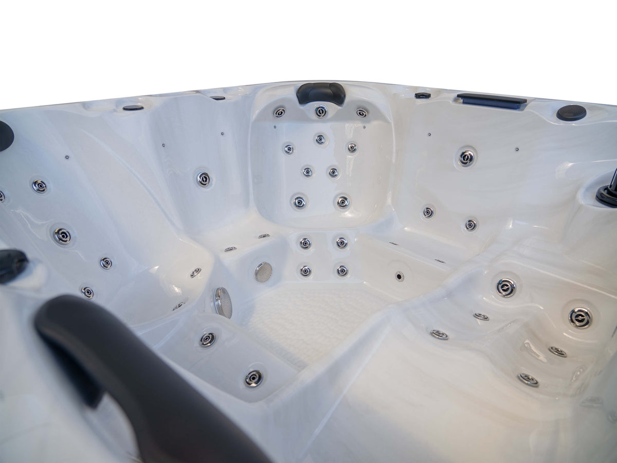 RIVIERA 1 - 6-Person Hot Tub with Bluetooth Audio