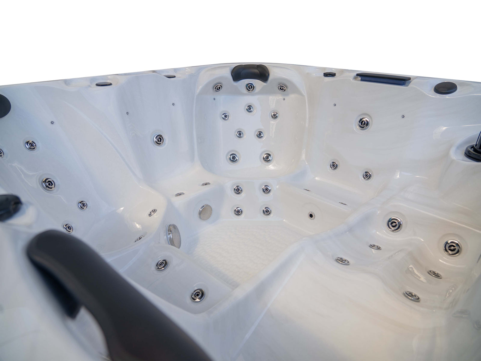 RIVIERA 1 - 6-Person Hot Tub with Bluetooth Audio