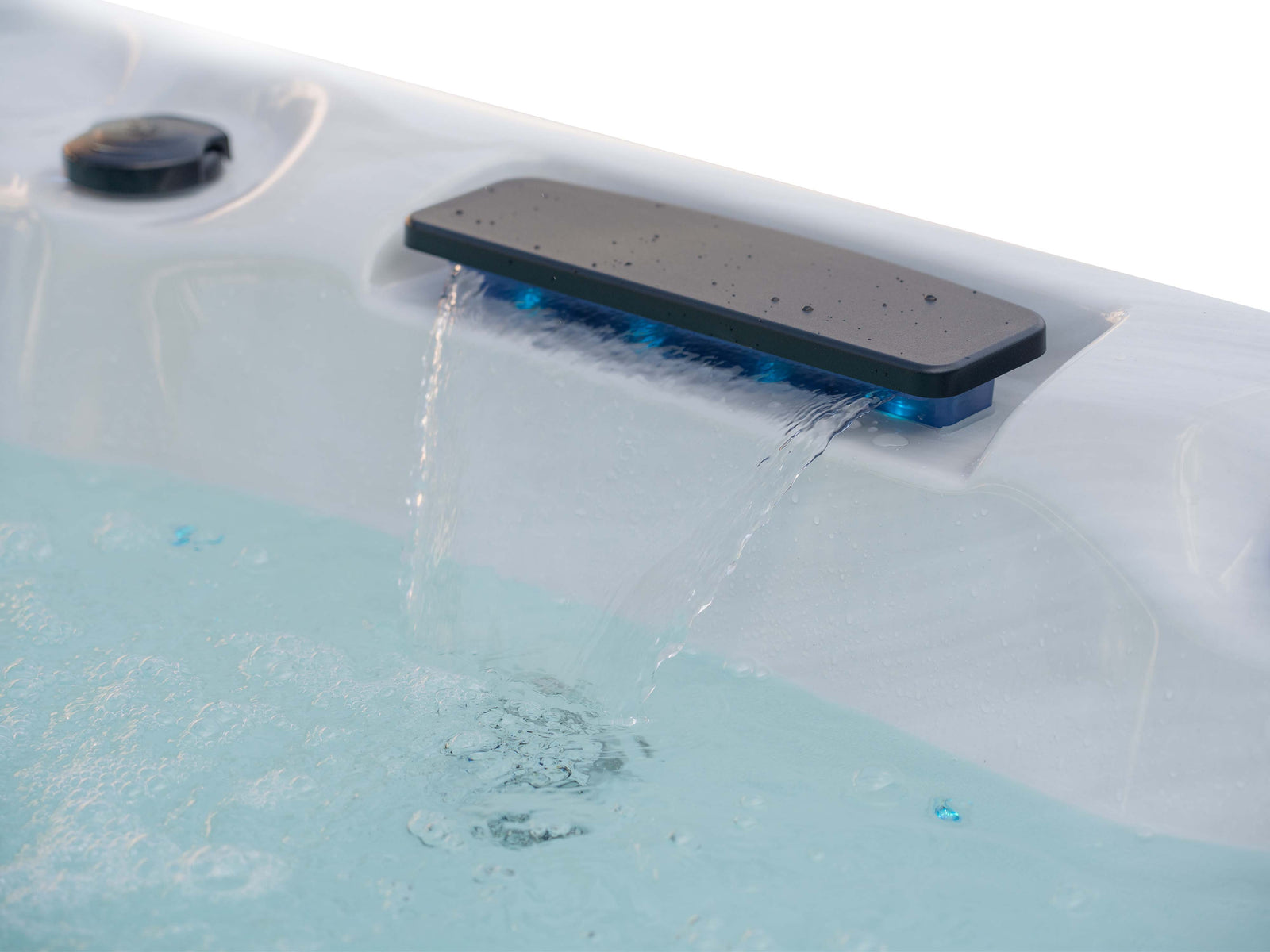 RIVIERA 1 - 6-Person Hot Tub with Bluetooth Audio