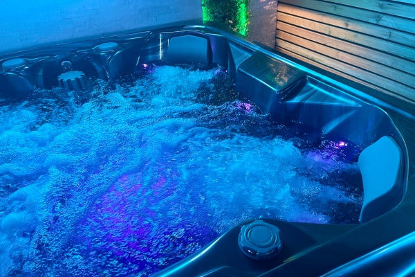 AQUA BLISS LITE - 4 Person Hot Tub With Bluetooth Audio