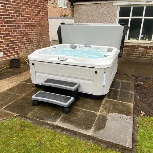 J-335 COMFORT HOT TUB WITH OPEN SEATING