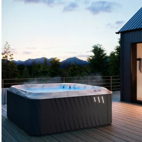 J-225 CLASSIC HOT TUB WITH OPEN SEATING - NEW MODEL