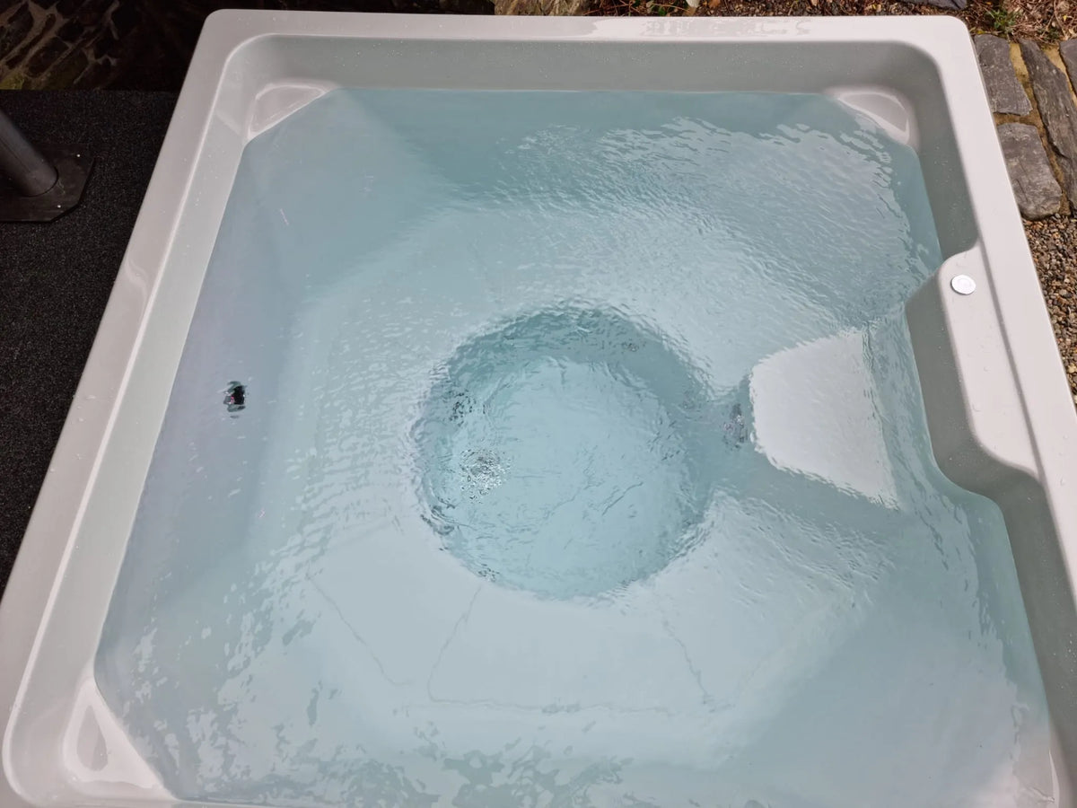 Rexener Polar Wooden Hot Tub - Made in Finland