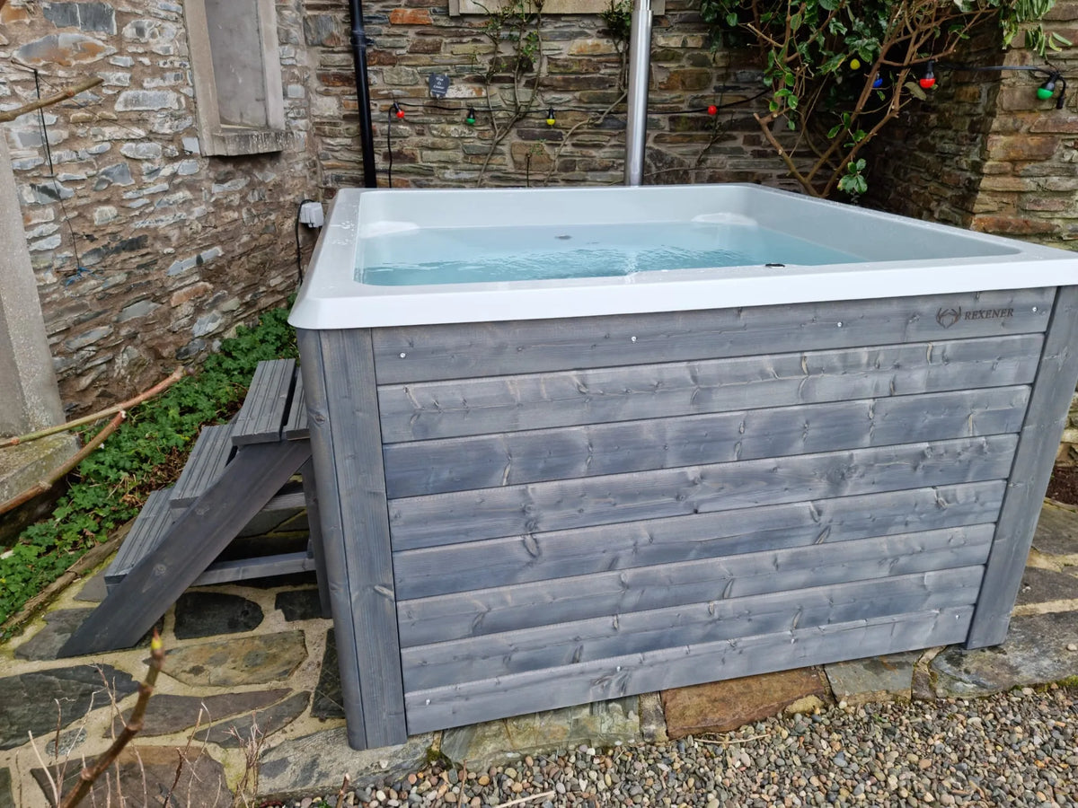Rexener Polar Wooden Hot Tub - Made in Finland