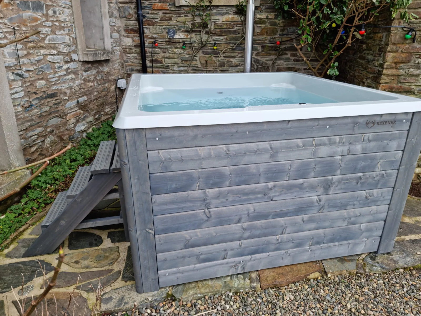 Rexener Polar Wooden Hot Tub - Made in Finland