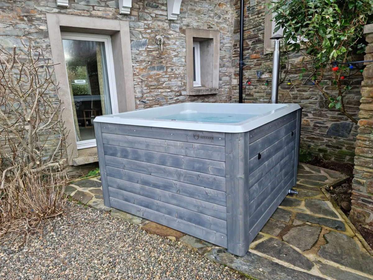 Rexener Polar Wooden Hot Tub - Made in Finland