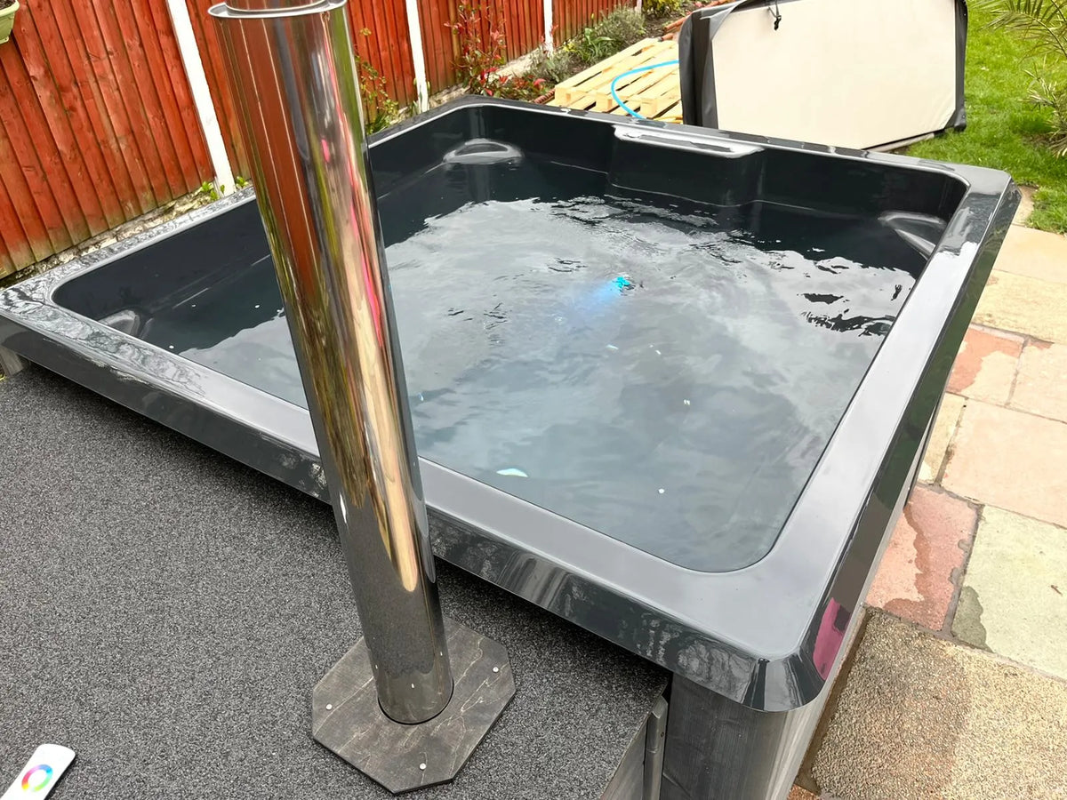 Rexener Polar Wooden Hot Tub - Made in Finland