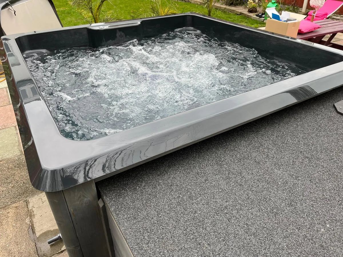 Rexener Polar Wooden Hot Tub - Made in Finland