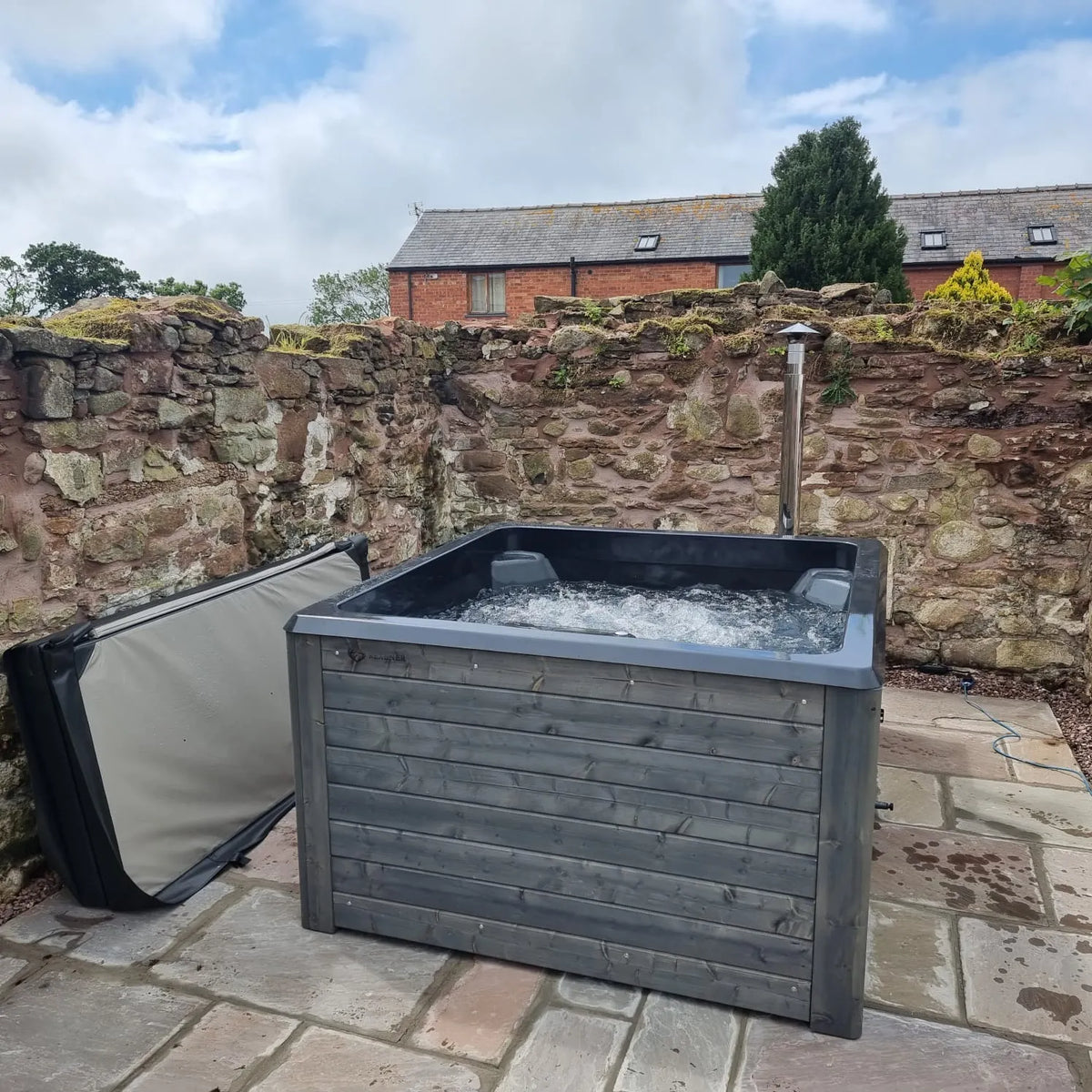 Rexener Polar Wooden Hot Tub - Made in Finland